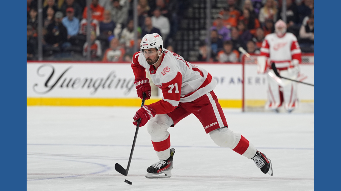 Red Wings captain Larkin submits 3-team trade list of Florida, Minnesota and Vegas, AP source says