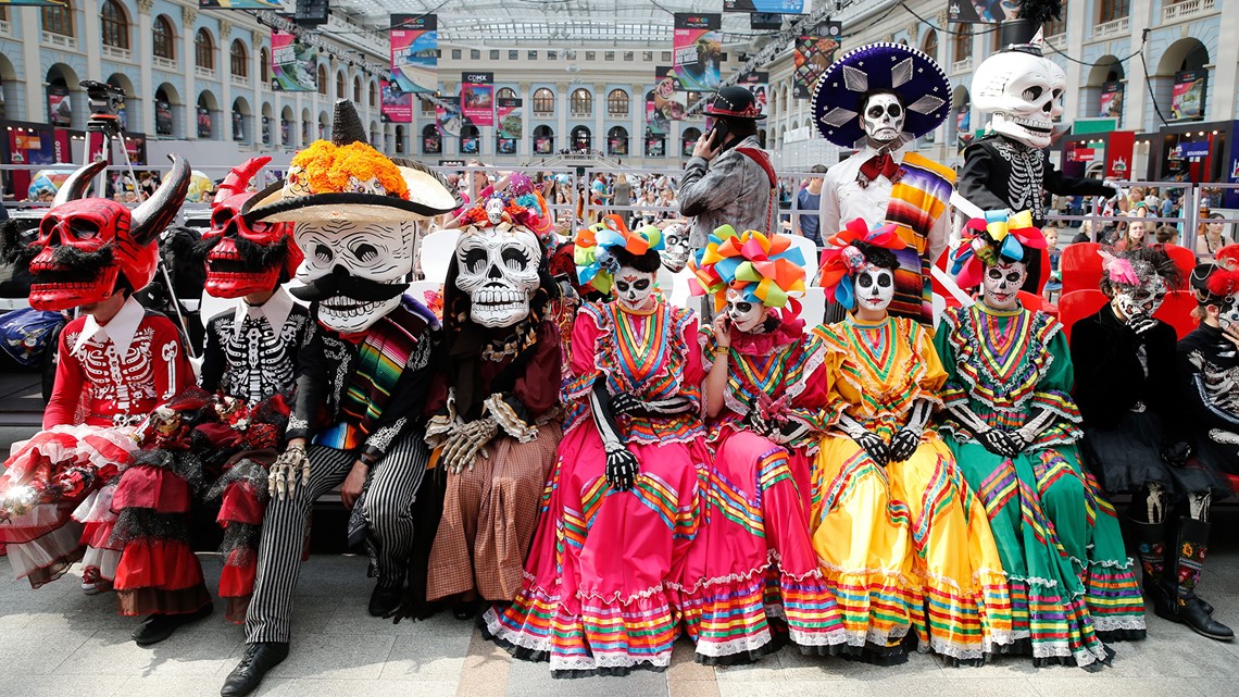 Sugar Skulls As Halloween Decoration: Cultural Appropriation of Día de  Muertos