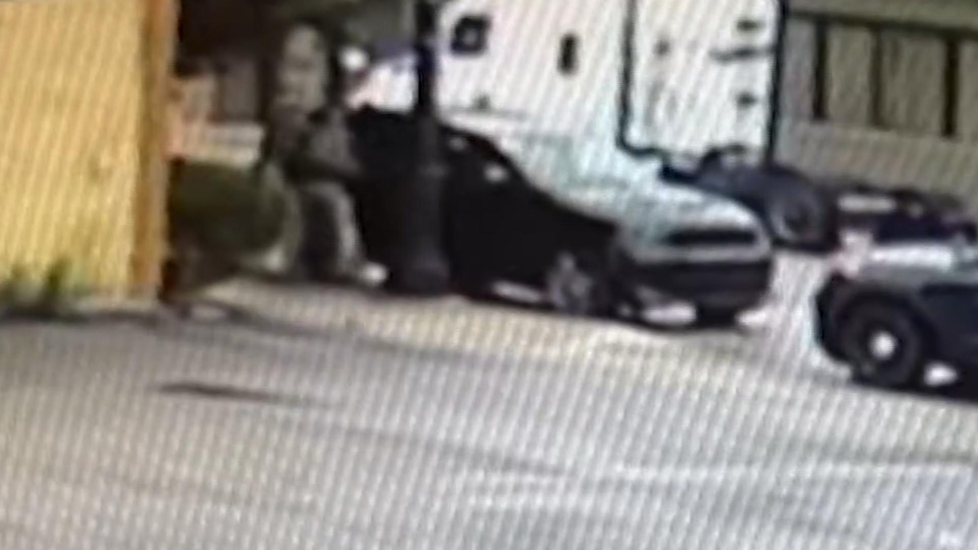 Illinois man injured after ICE agents tried to mistakenly detain him, officials say