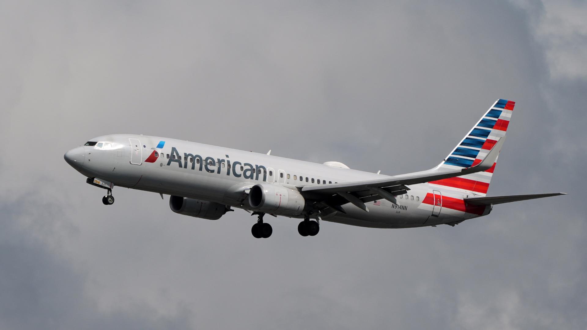 Two planes blow tires at Chicago O'Hare Airport, the third tire-related incident in one week