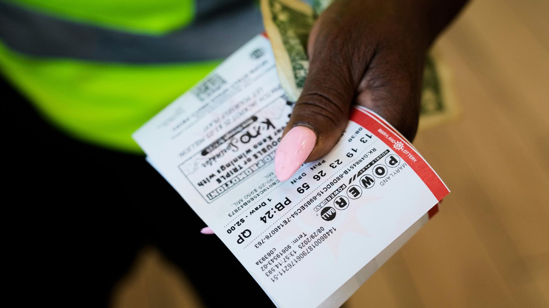 Powerball jackpot hits $1 billion before Labor Day weekend drawing ...