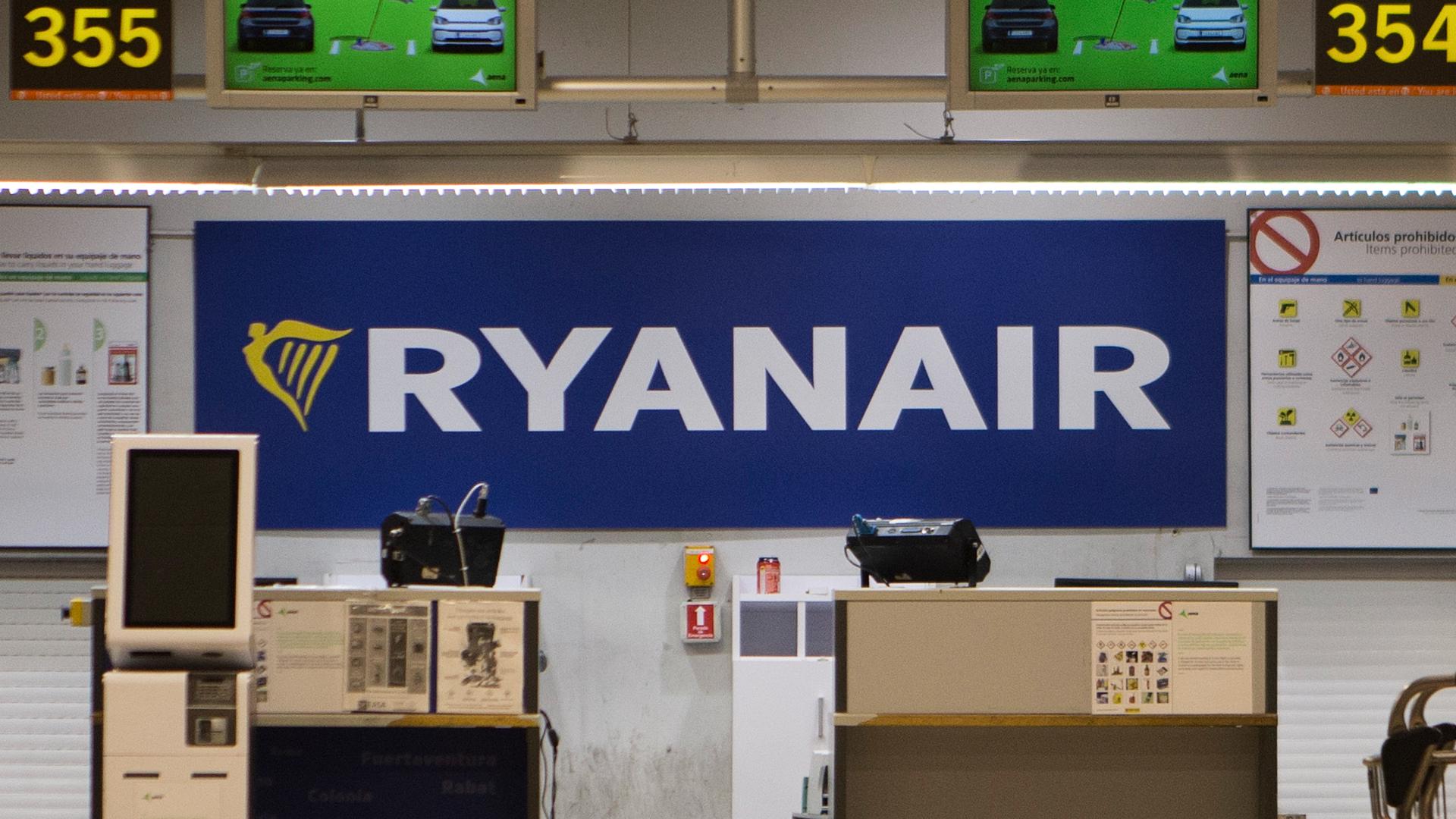 NTSB: Broken engine part shattered Ryanair plane window that passenger's head got sucked into