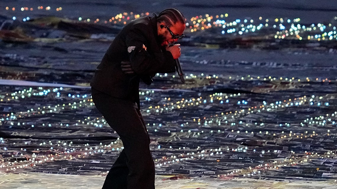 Watch Eminem Kneel in the Middle of Dr. Dre's Super Bowl LVI Halftime Show  - Okayplayer