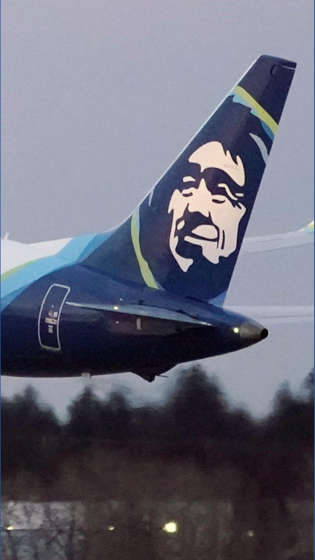 Alaska Airlines flight delayed after passenger threats prompt cockpit lockdown