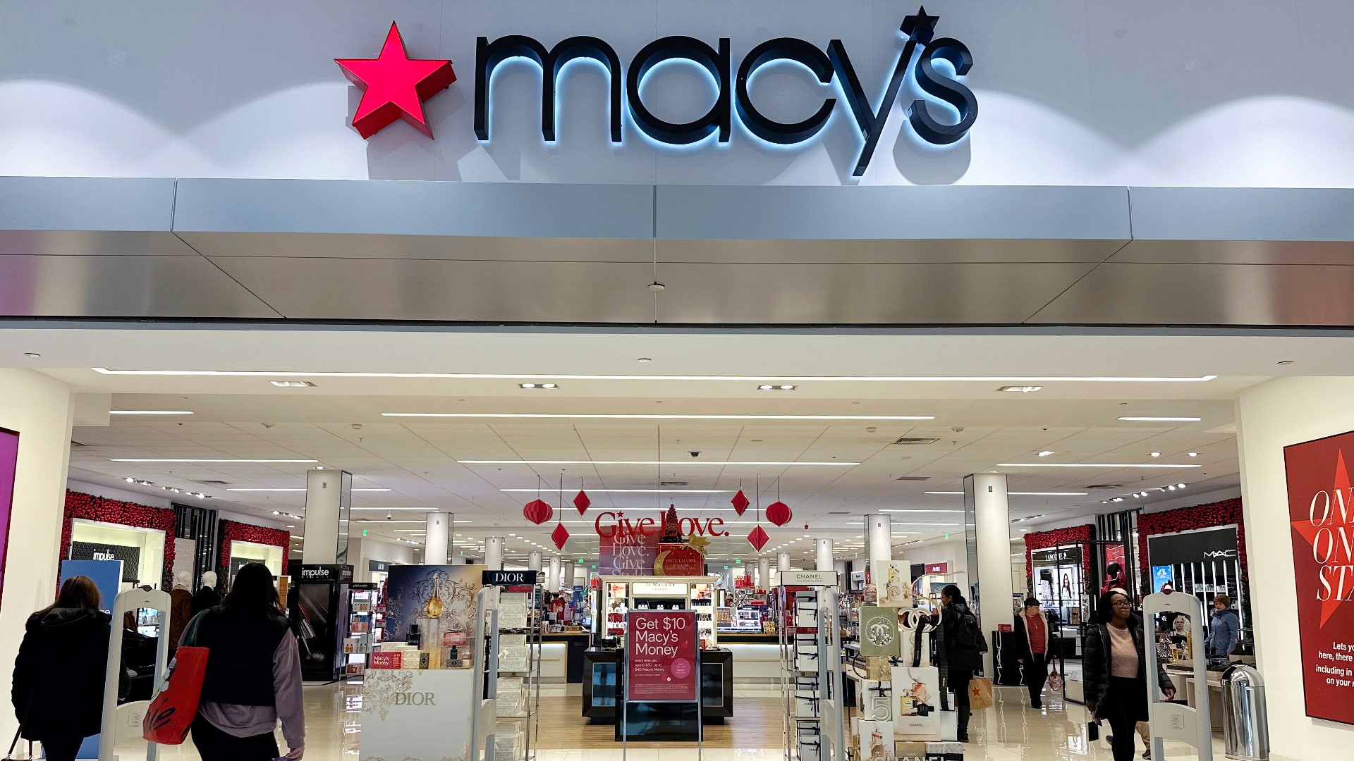 Macy's store closings: Department store shuttering 150 locations ...