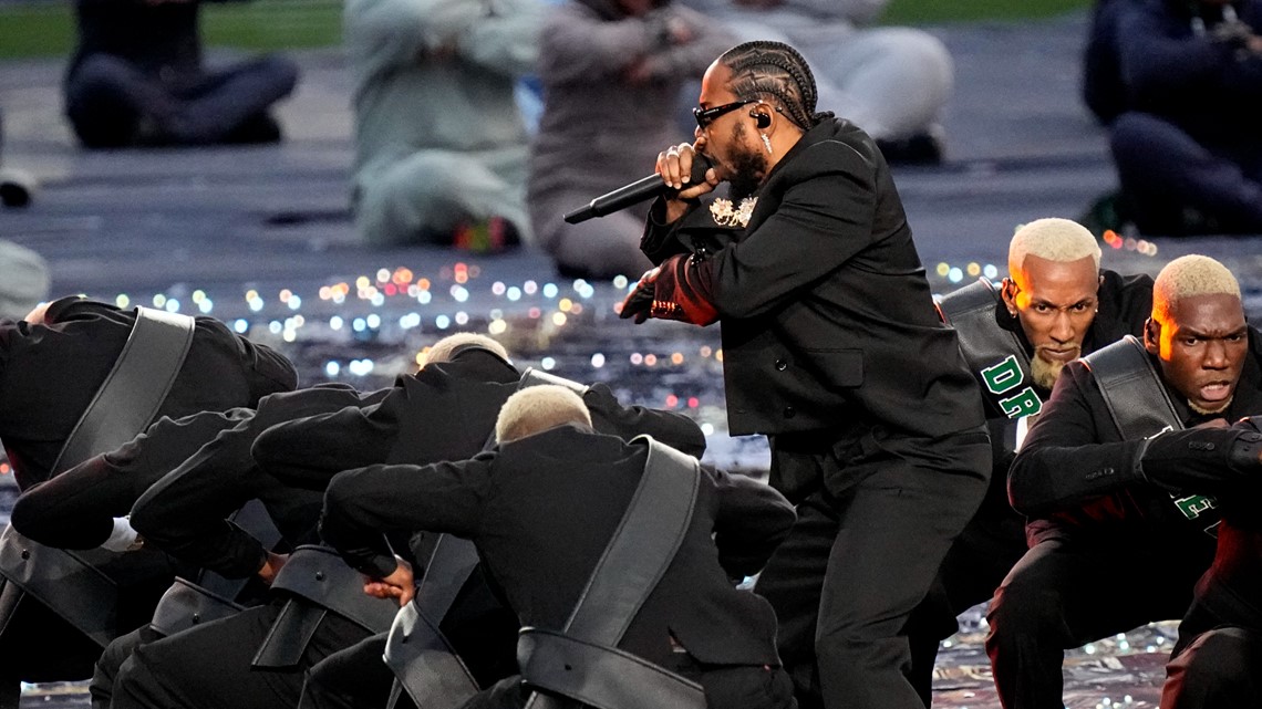 Dr. Dre raps anti-cop lyric, Eminem kneels in nod to Kaepernick during  Super Bowl halftime show - Washington Times