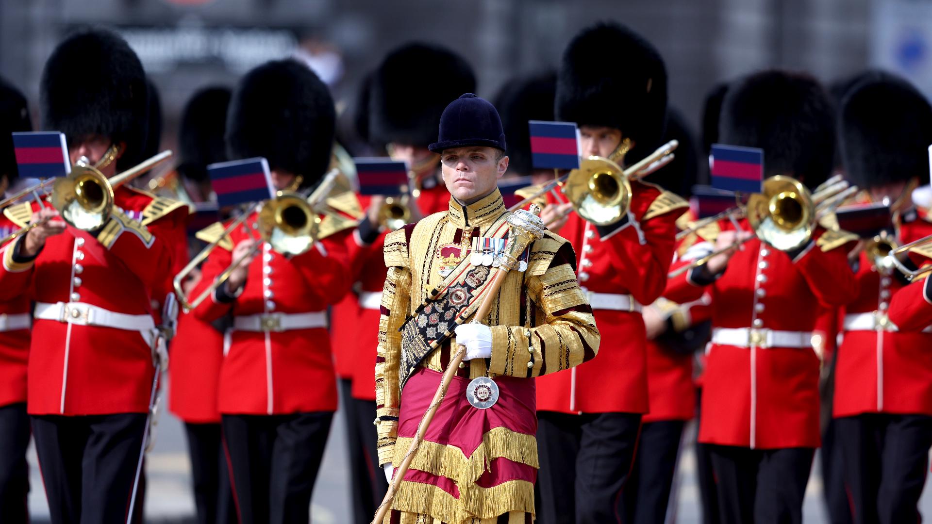 Buckingham Palace guards band plays '9 to 5' in tribute to Dolly Parton