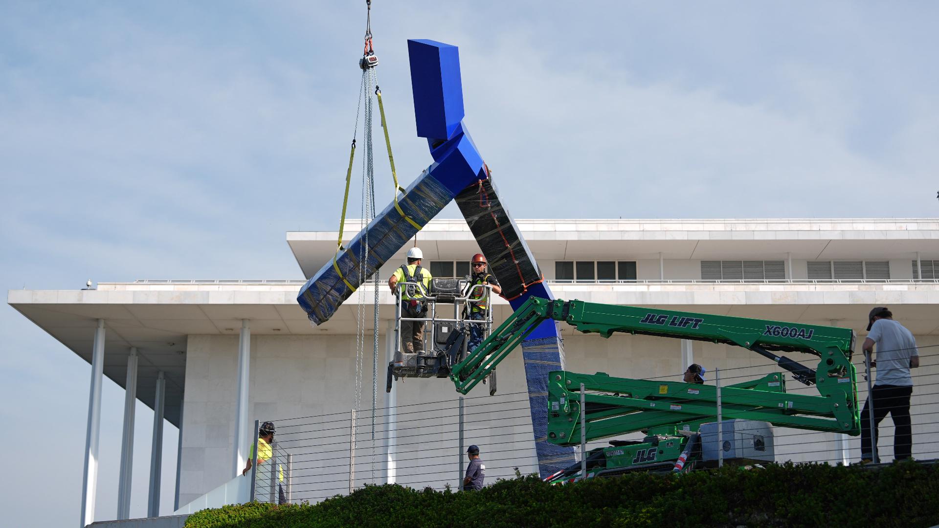 Kennedy Center begins removing outdoor 'Blue' sculpture