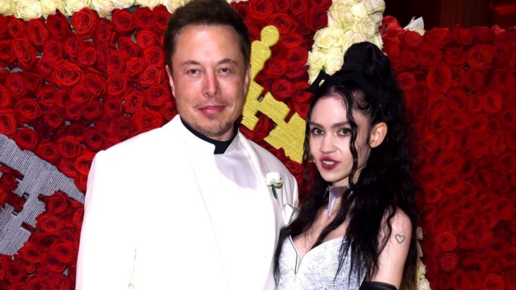 Grimes, Elon Musk'ın Yeni Doğan Oğulları X Æ A-12'yi Kucakladığı Videoyu Paylaştı | kare11.com