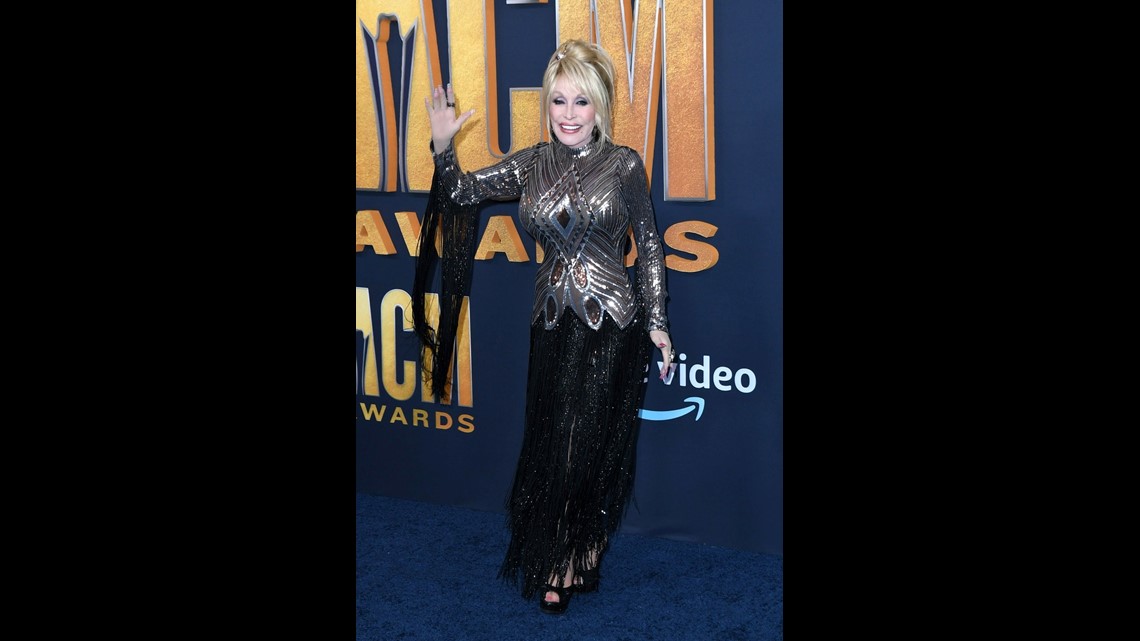 Dolly Parton Stuns at 2022 ACM Awards in Fringe Gown | kare11.com