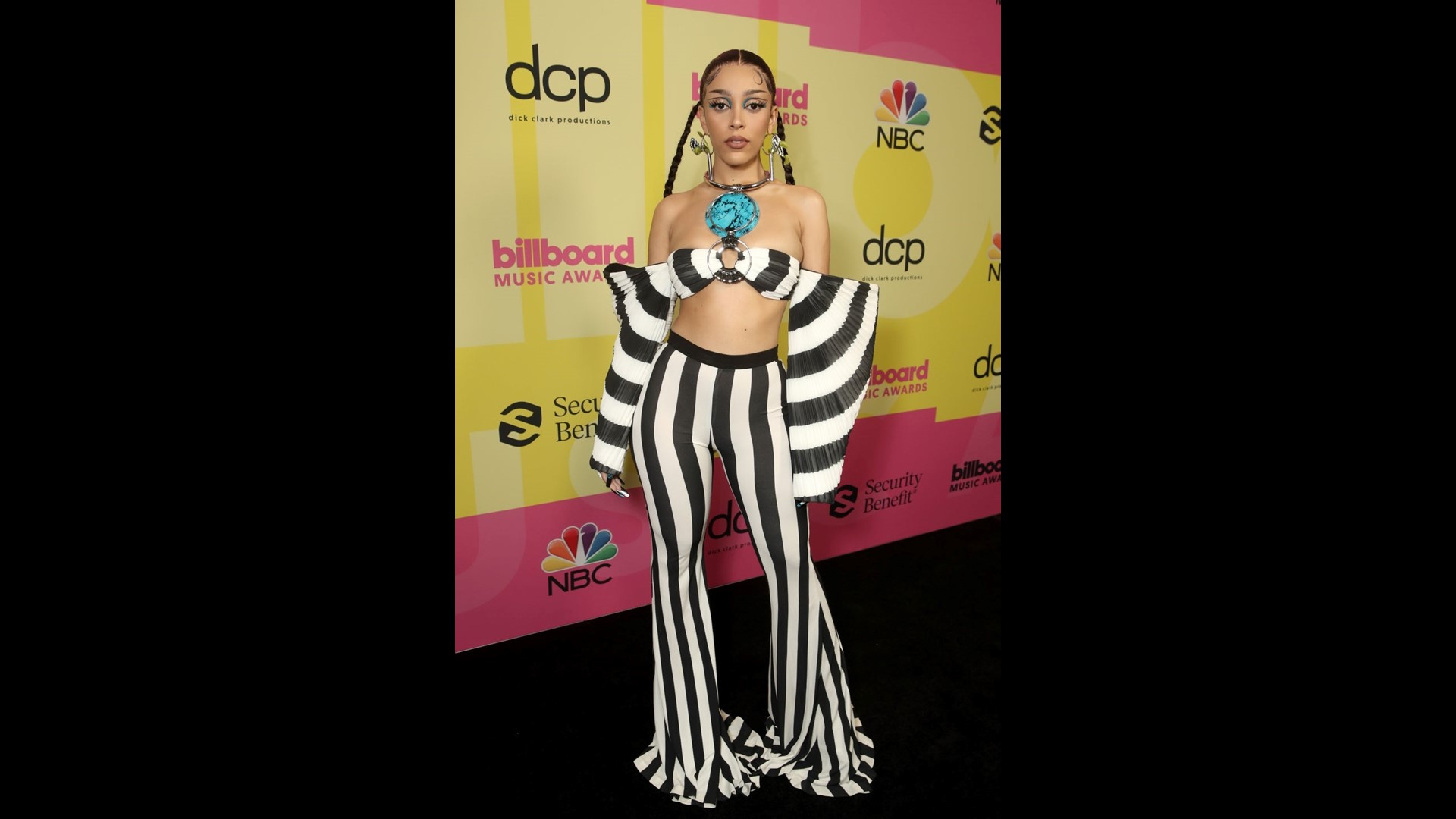 Doja Cat Stuns in Sexy Striped Matching Set at 2021 Billboard Music