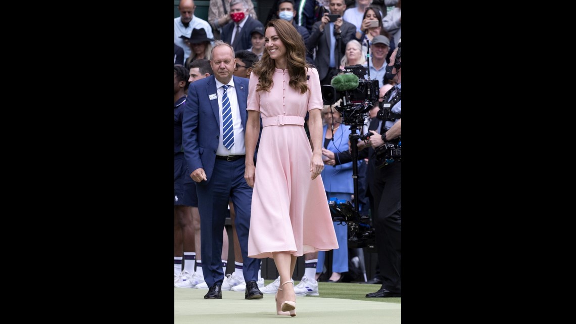 Kate Middleton wows in on-trend pink suit while hosting important event