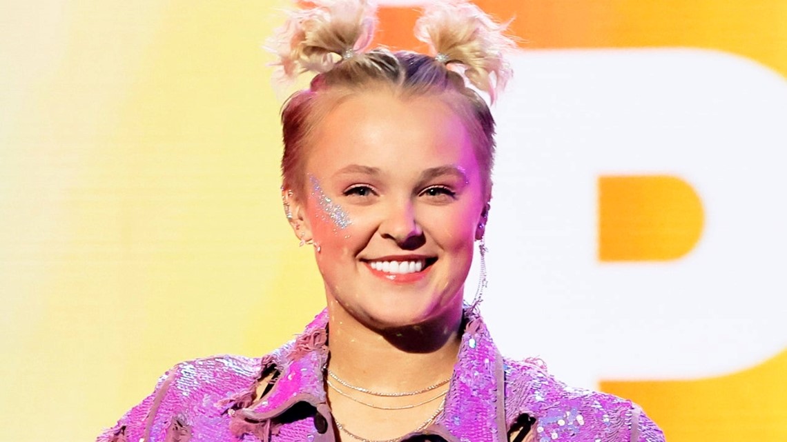 JoJo Siwa Cuts Off Ponytail, Shows Off New Hairdo