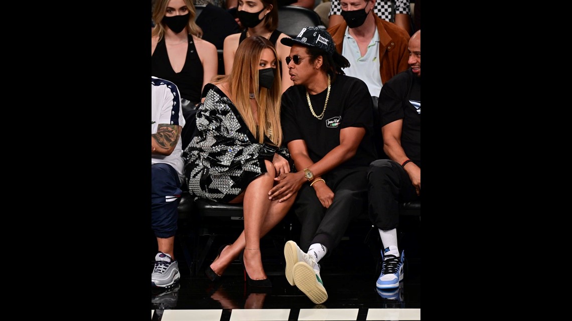 Celebrities Who Do Date Night Courtside