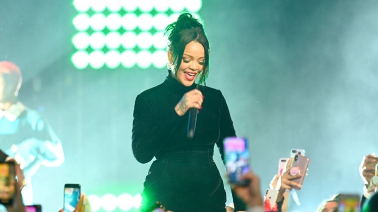 Rihanna Will Headline 2023 Super Bowl Halftime Show