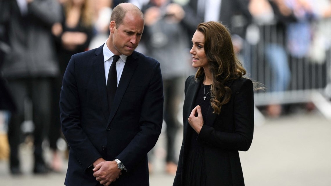 Prince William, Kate Middleton View Memorial Flowers in First Solo Outing  as Prince and Princess of Wales | kare11.com