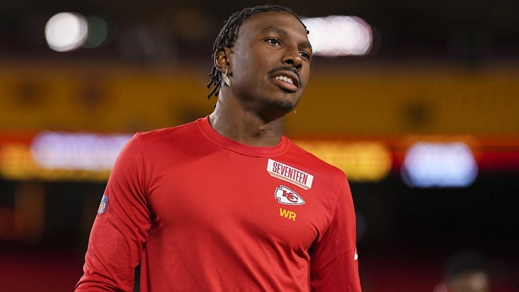 Injured Chiefs wideout Mecole Hardman announces girlfriend's water broke on  Super Bowl Sunday - On3