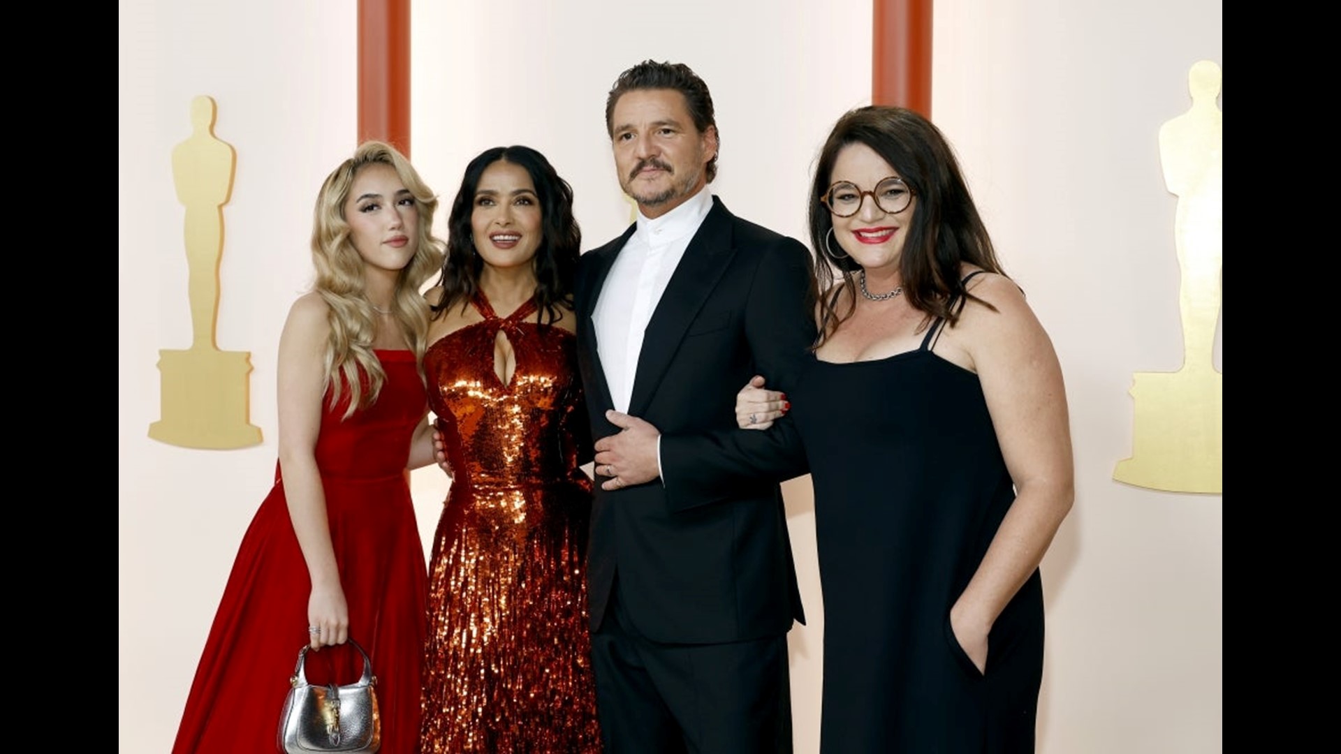 Pedro Pascal Poses With Salma Hayek on the 2023 Oscars Red Carpet ...
