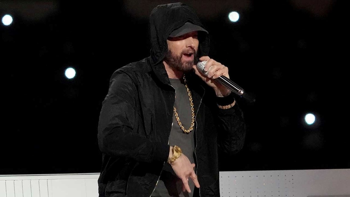 Eminem takes a knee, performs 'Lose Yourself' for Super Bowl halftime