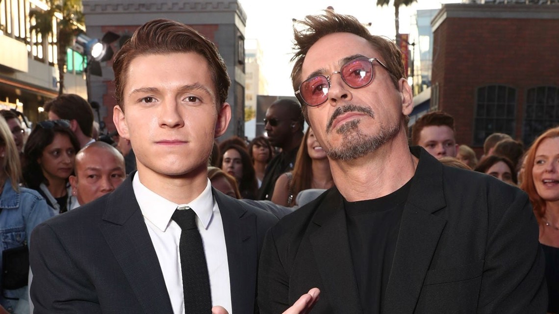 Tom Holland se reúne con Robert Downey Jr. y Tom Hiddleston en los Critics Choice Awards 2024
