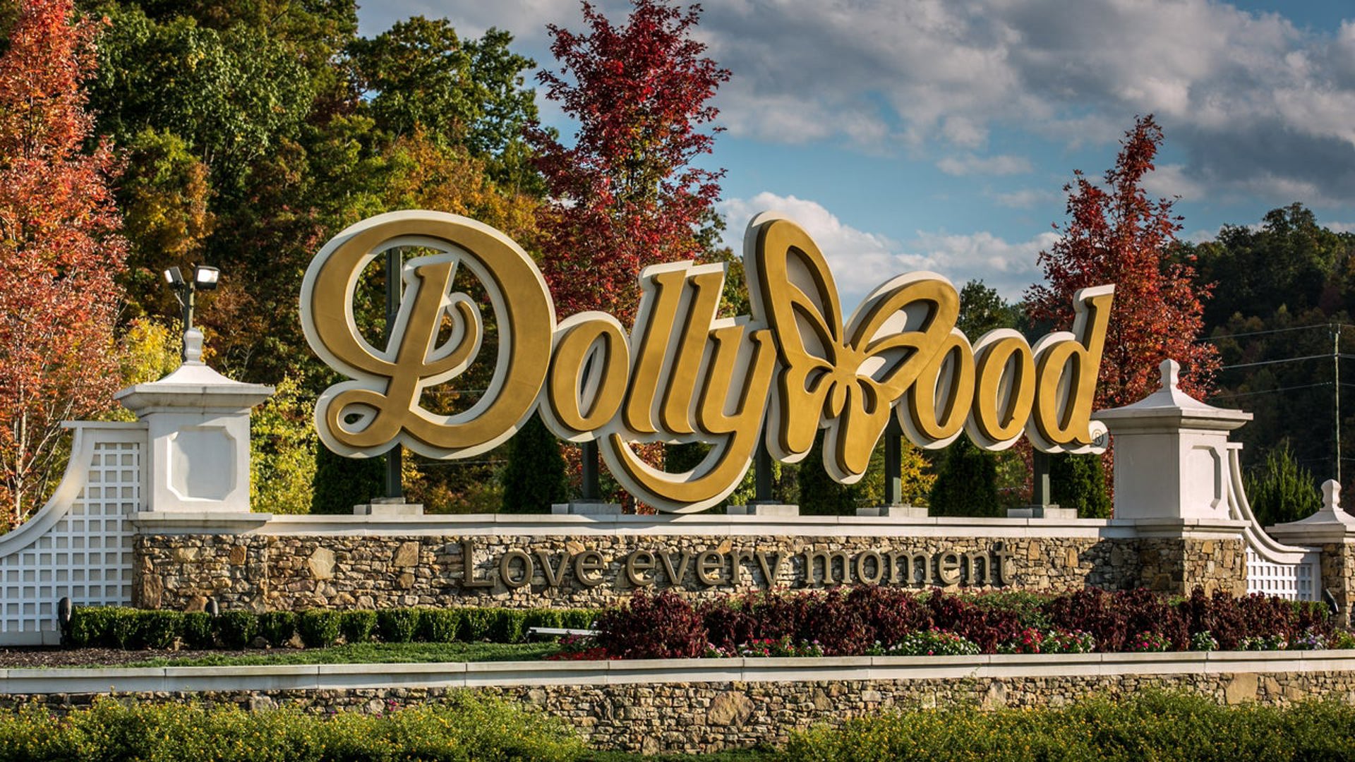 Dolly Parton's Dollywood Theme Park Hit By 'Unprecedented Flooding