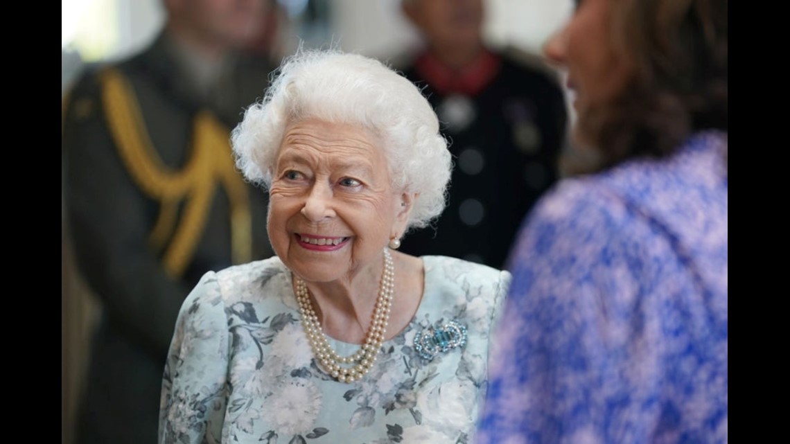 How the Royal Family Will Divide Queen Elizabeth's Private Jewelry  Collection