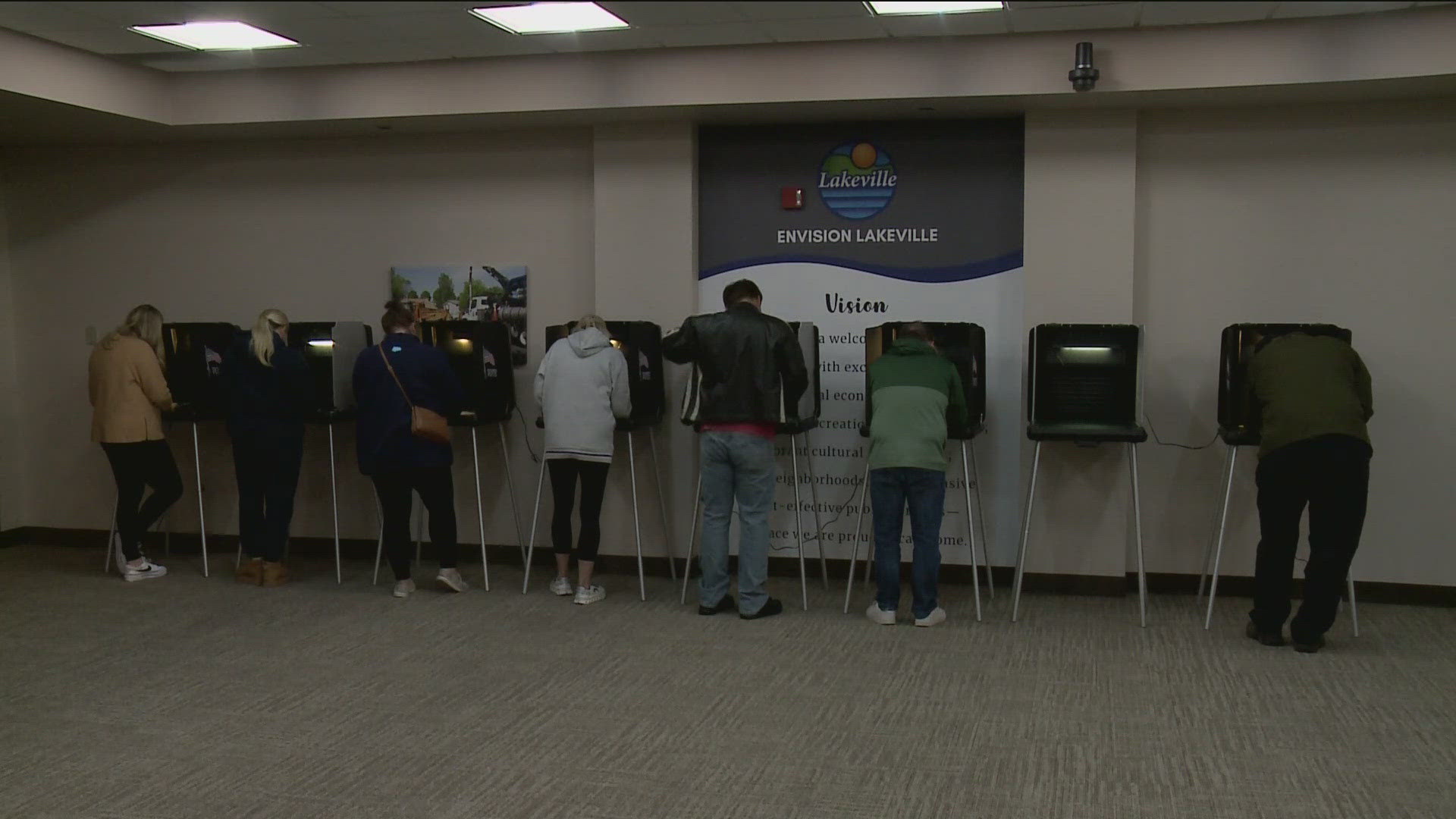 Secretary of State Steve Simon has repeatedly said he's looking for two things this Election Day -- high voter turn-out and low drama.