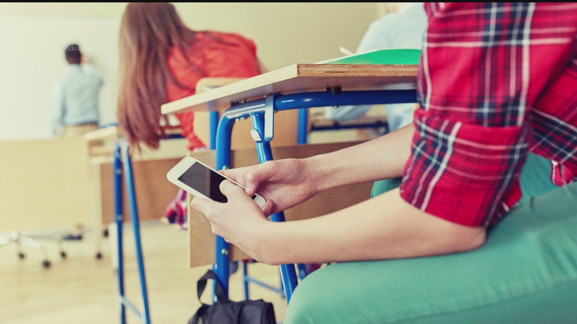 MPS board delays vote on new classroom cell phone policy - Vimarsana News