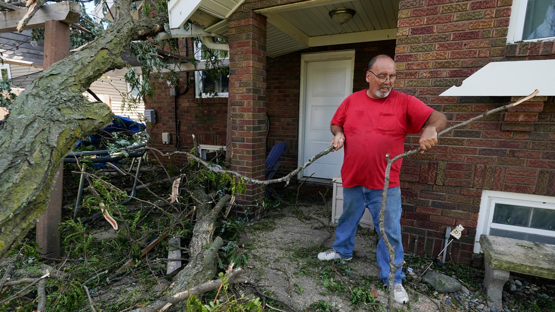 Powerful derecho leaves path of devastation across Midwest | kare11.com