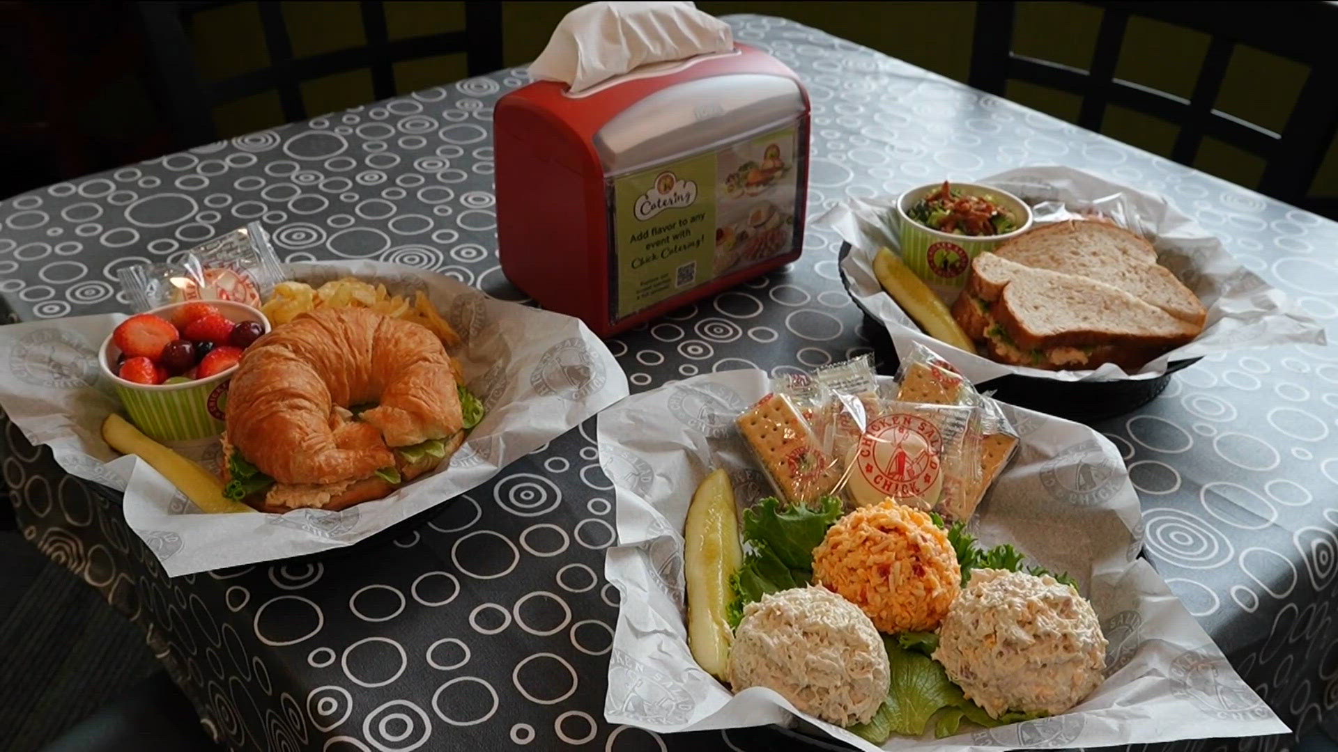 Two Line Chain Trending chain Chicken Salad Chick opens to long lines in Apple Valley ...