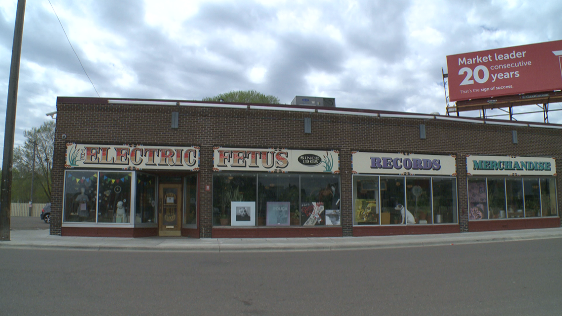 Twin Cities shopping center tenants using curbside pickup to stay open -  Minneapolis / St. Paul Business Journal