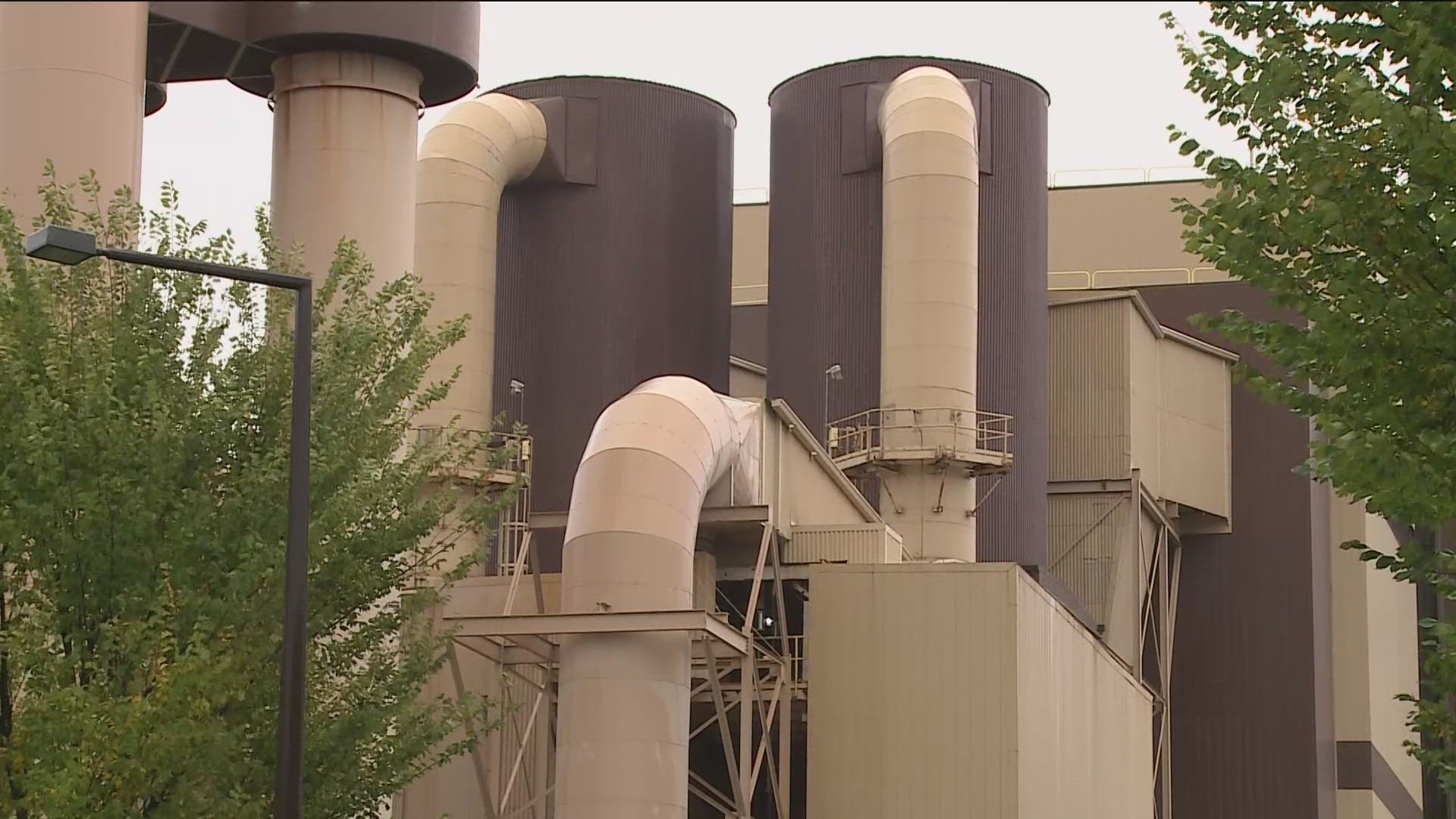 The Minneapolis City Council unanimously approved a plan to shut down the Hennepin Energy Recovery Center (HERC) incinerator by 2027.  
