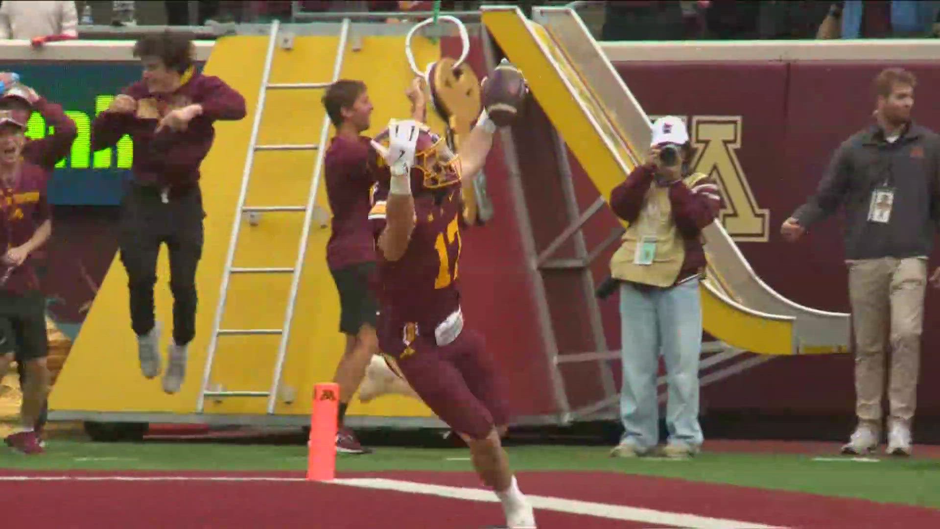 Drake Lindsey was 8 of 9 for 139 yards in his five series.