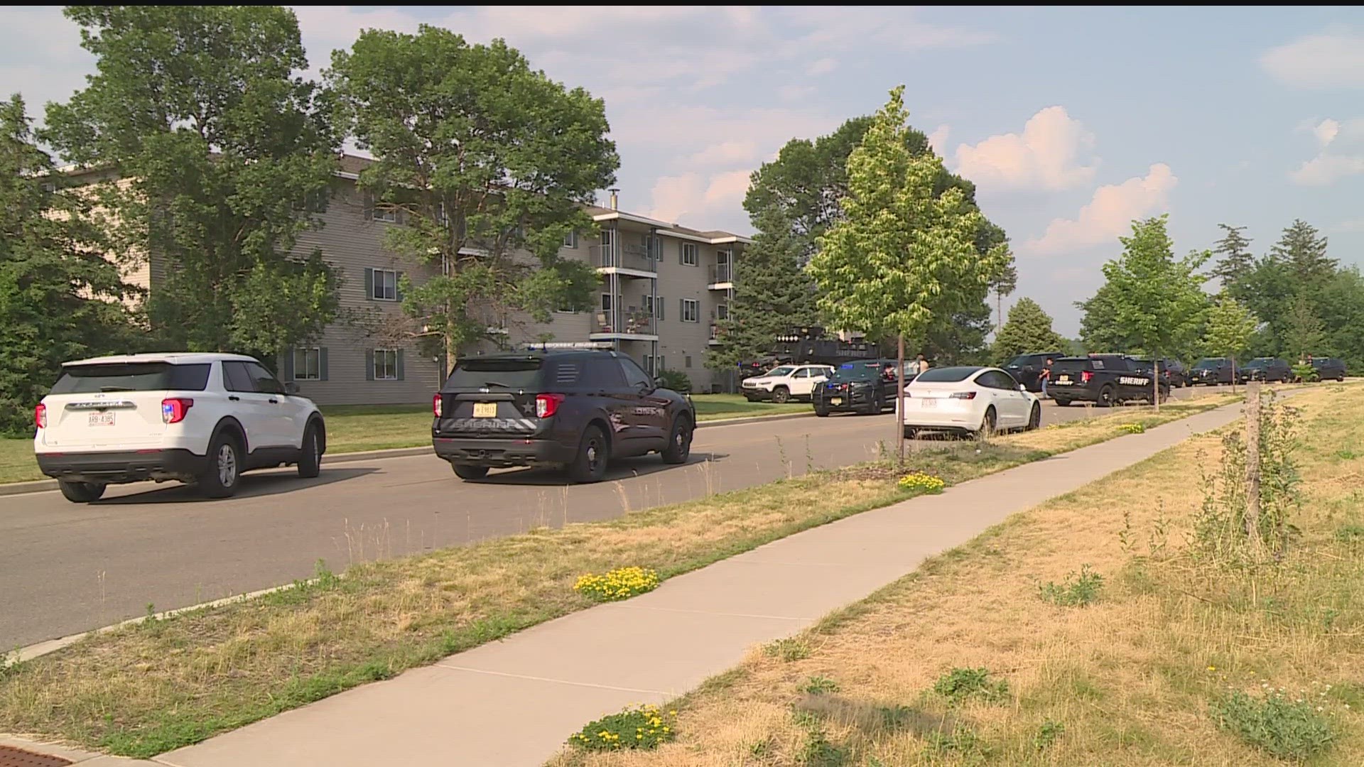 Hudson police say the chase, which began in St. Paul, ended when 7 juveniles bailed from the Jeep and climbed through a window into an apartment building.