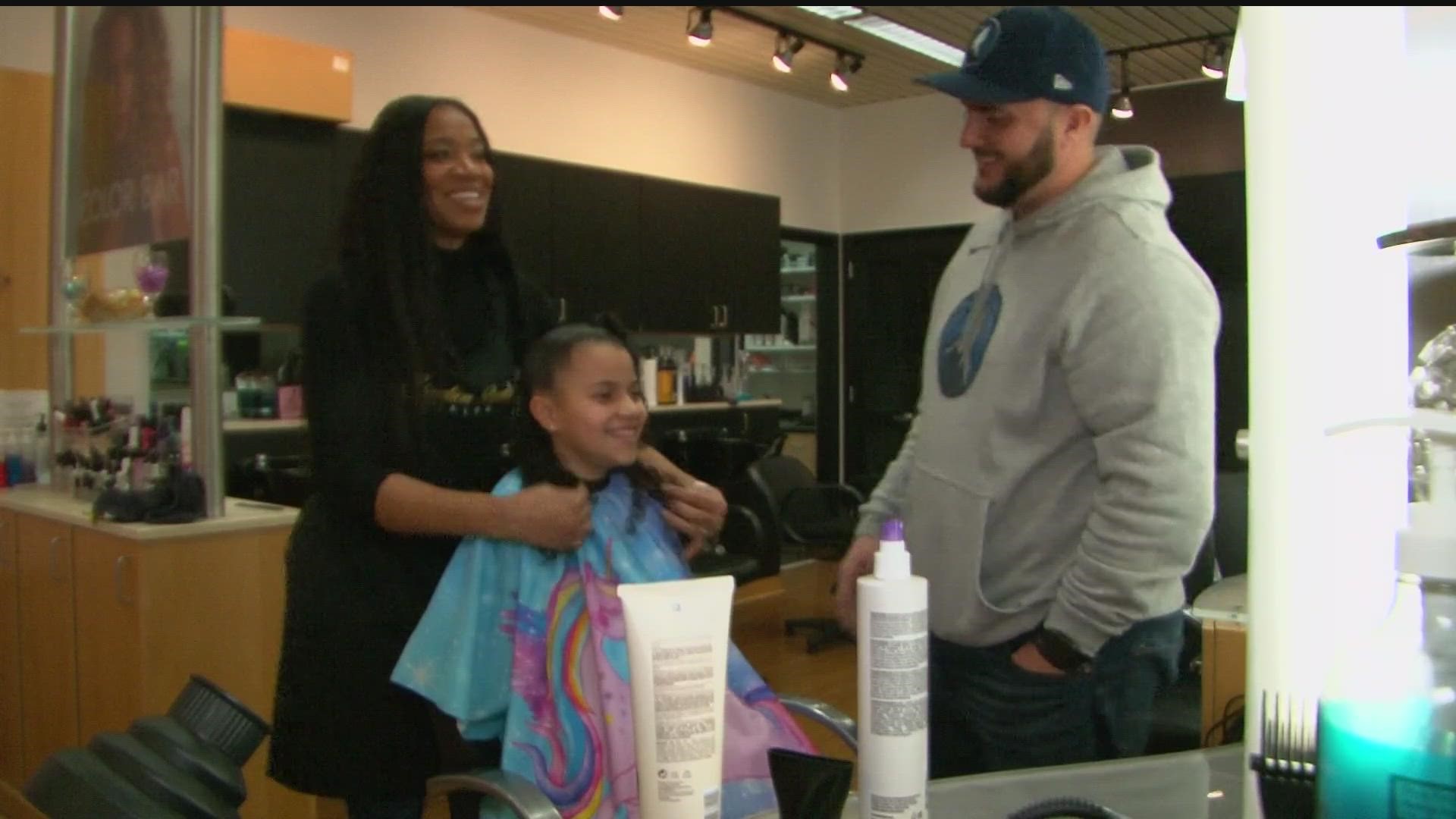Minneapolis salon teaches dads to style their daughter's hair 