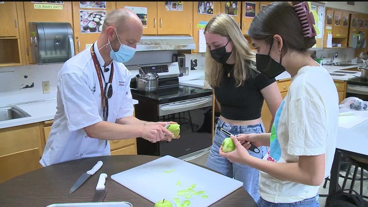 Minneapolis educator receives national award for culinary teacher of the year