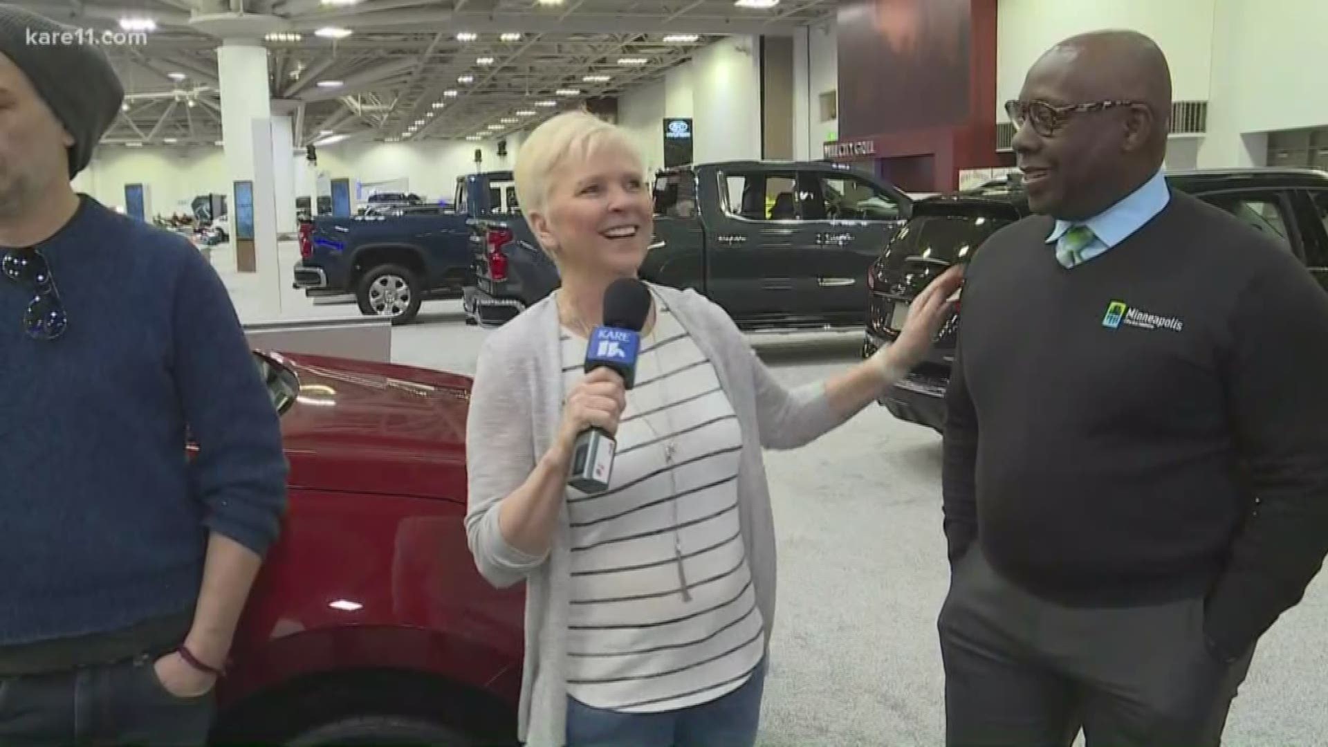 Lee Valsvik live at Twin Cities Auto Show!