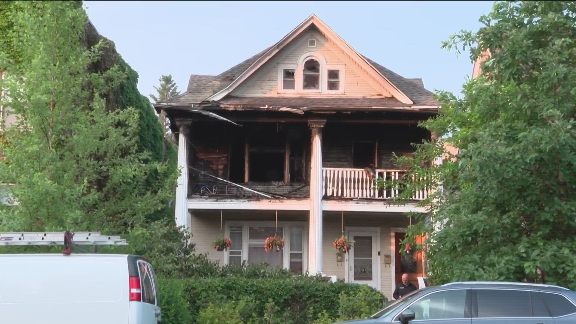 Minnesota fiery house explosion kills 1 in St. Paul suburb