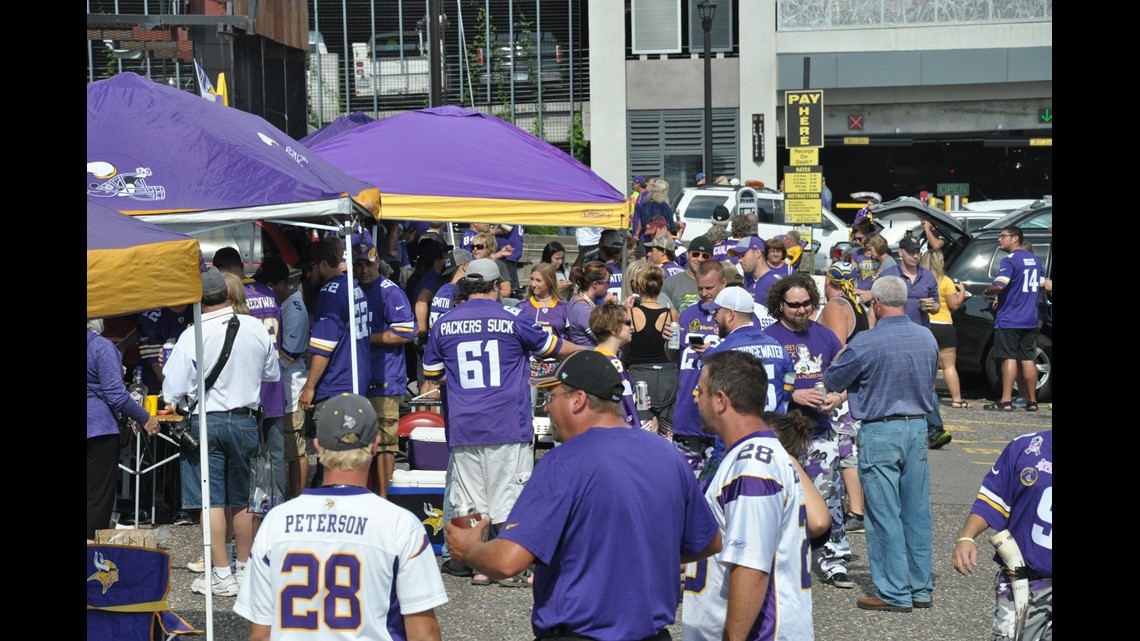 Tailgreeter - Chicago Bears @ Minnesota Vikings Tailgate