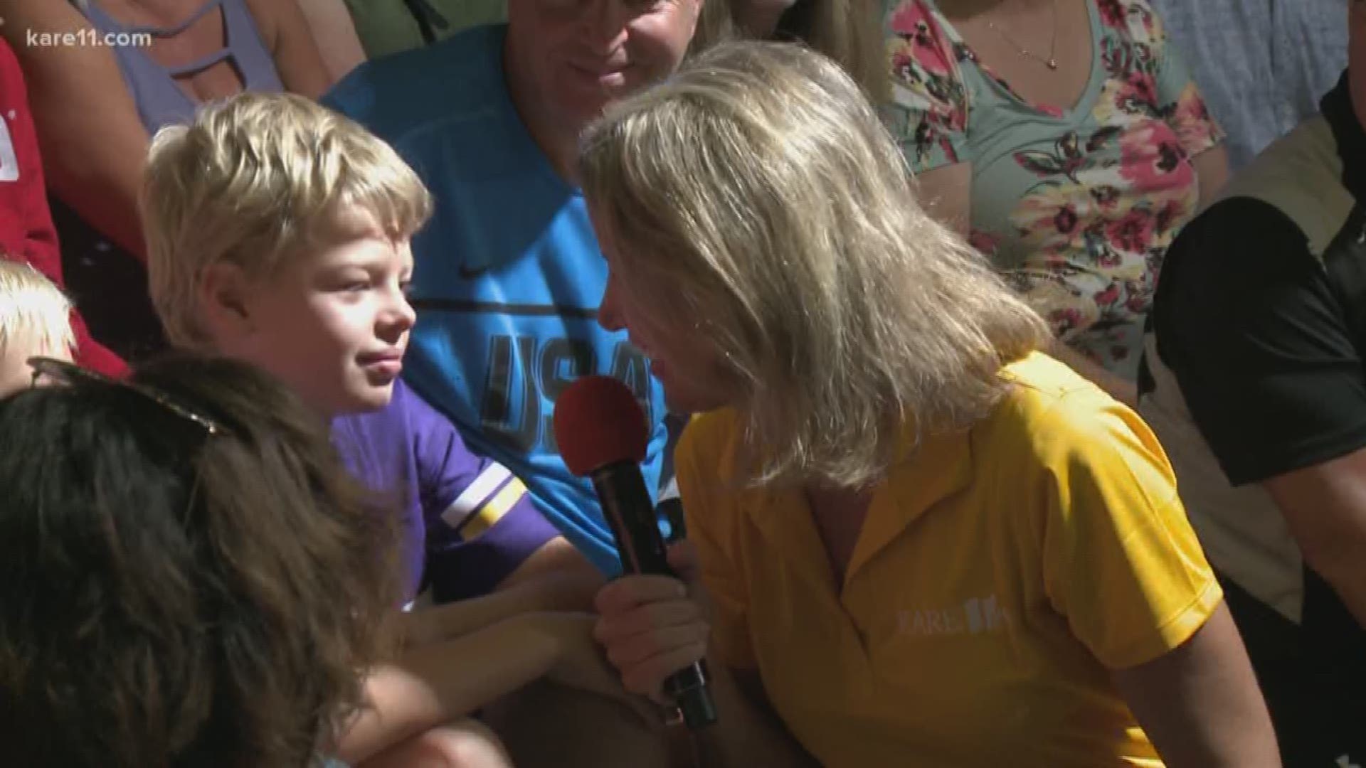 Belinda Jensen talked to a couple young Vikings fans when they stopped by the KARE 11 Barn