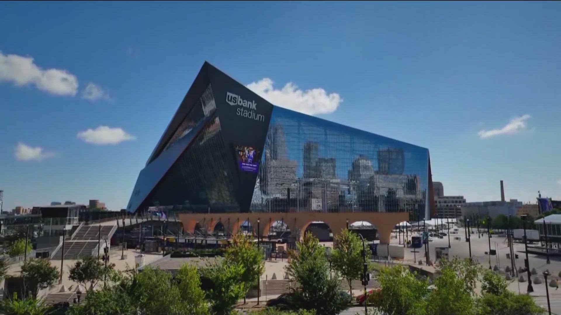 Fans from all over will head to Ireland and the UK for two Vikings games in consecutive weeks.