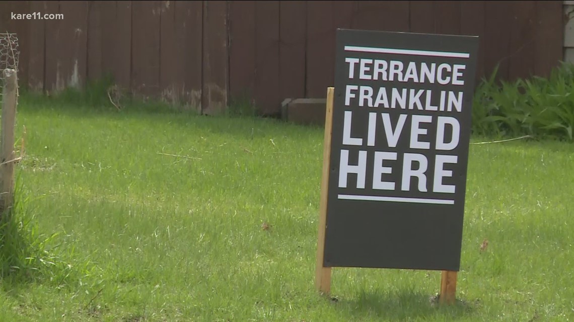 Local artist uses signs to remember those killed by police - Vimarsana News