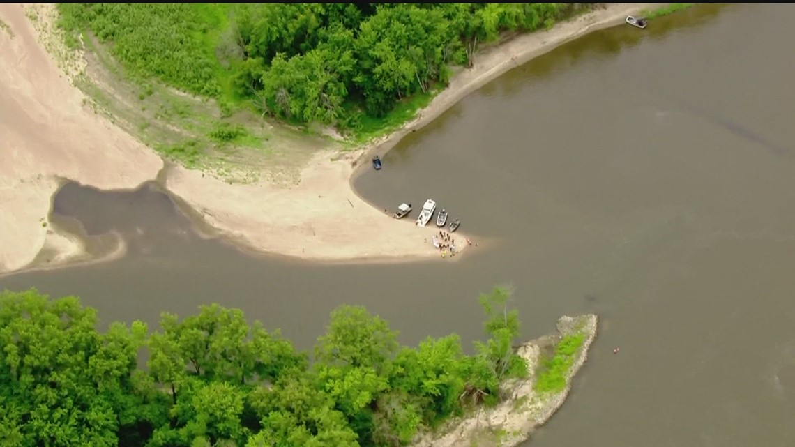 1 rescued, 3 still missing in Vermillion River