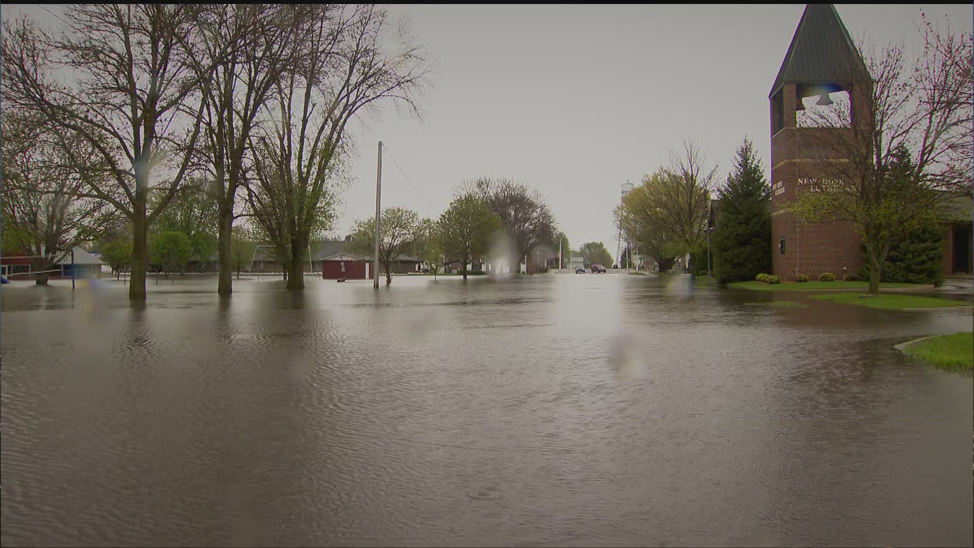 Flooding forces evacuations in southern Minnesota town