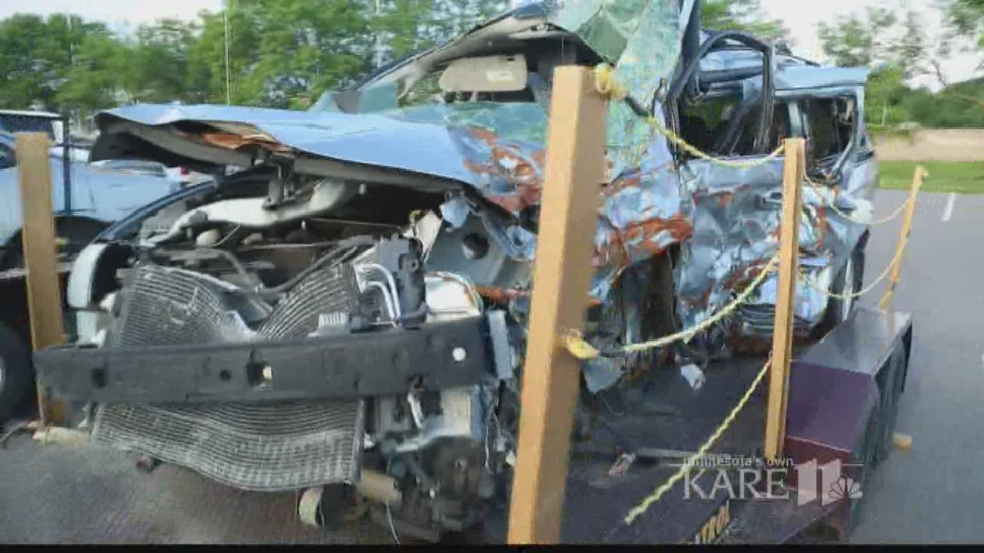 Two cars, two different circumstances, one identical outcome. One vehicle was the result of a drunk driver and the other was the result of a distracted driver. Can you tell the difference? http://kare11.tv/2y9Upwz