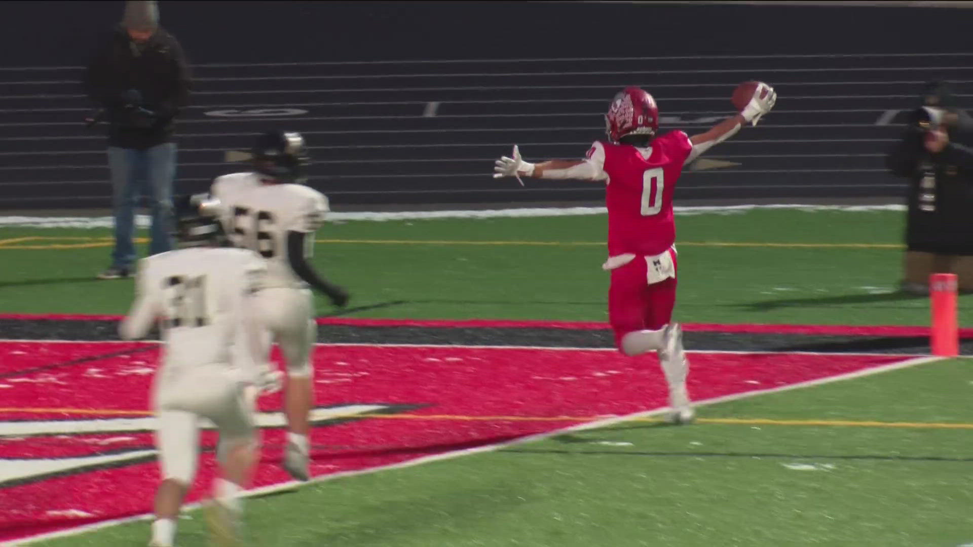 Keep up with the highlights from Friday's high school football matchup!