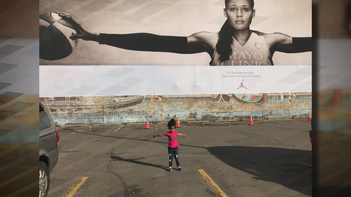 Maya Moore 'Wings' billboard inspires girl in viral photo 