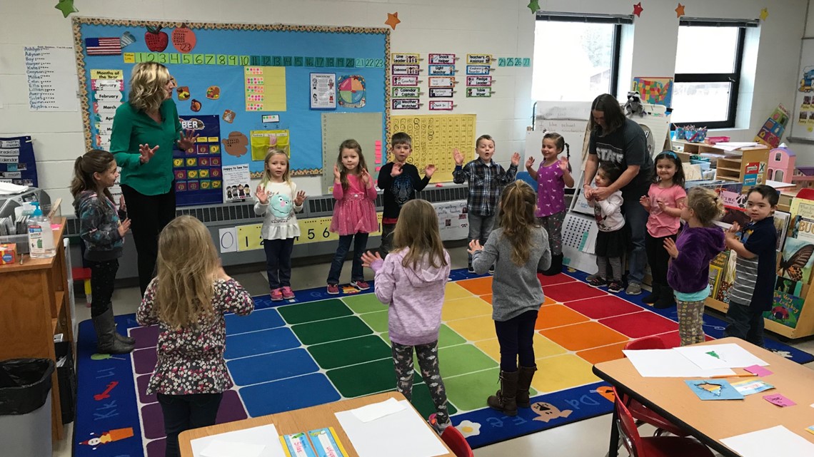 Kindergarten class hugs way to viral video | kare11.com