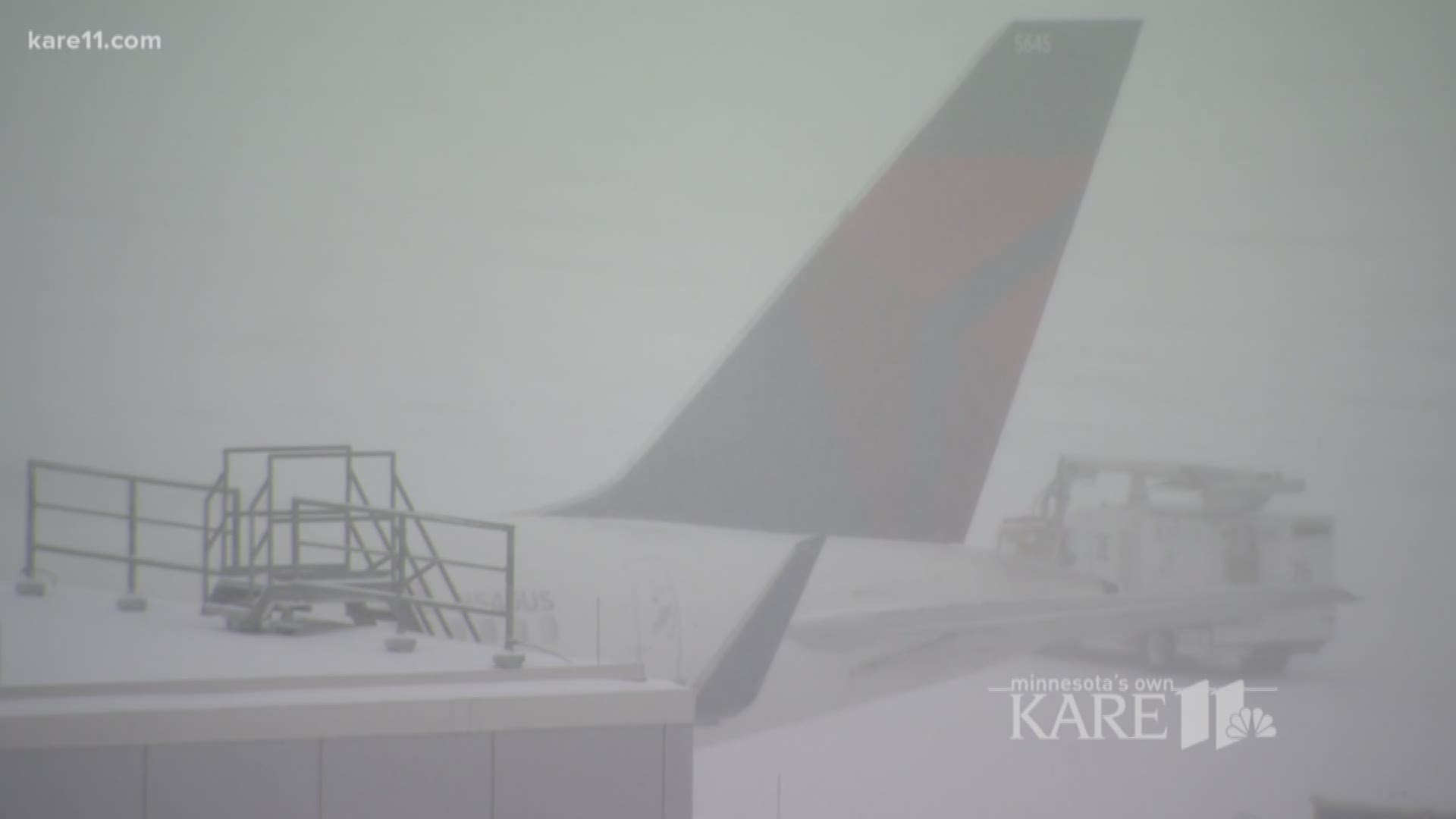 April blizzard grounds flights at MSP Airport