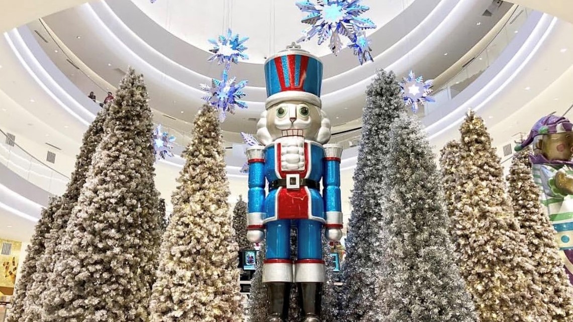Mall of America decorates for the holidays